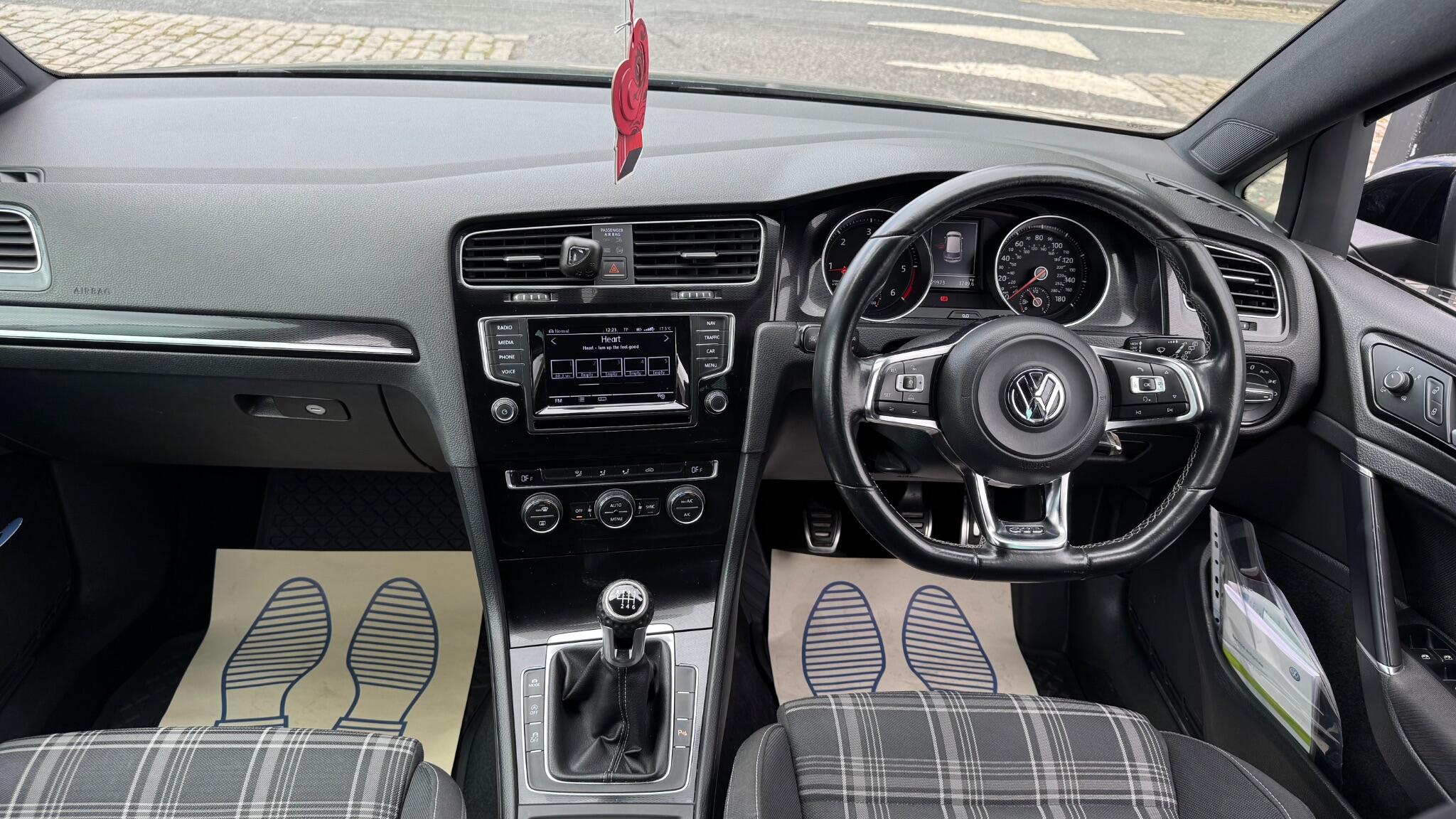 Volkswagen Golf - Image 24