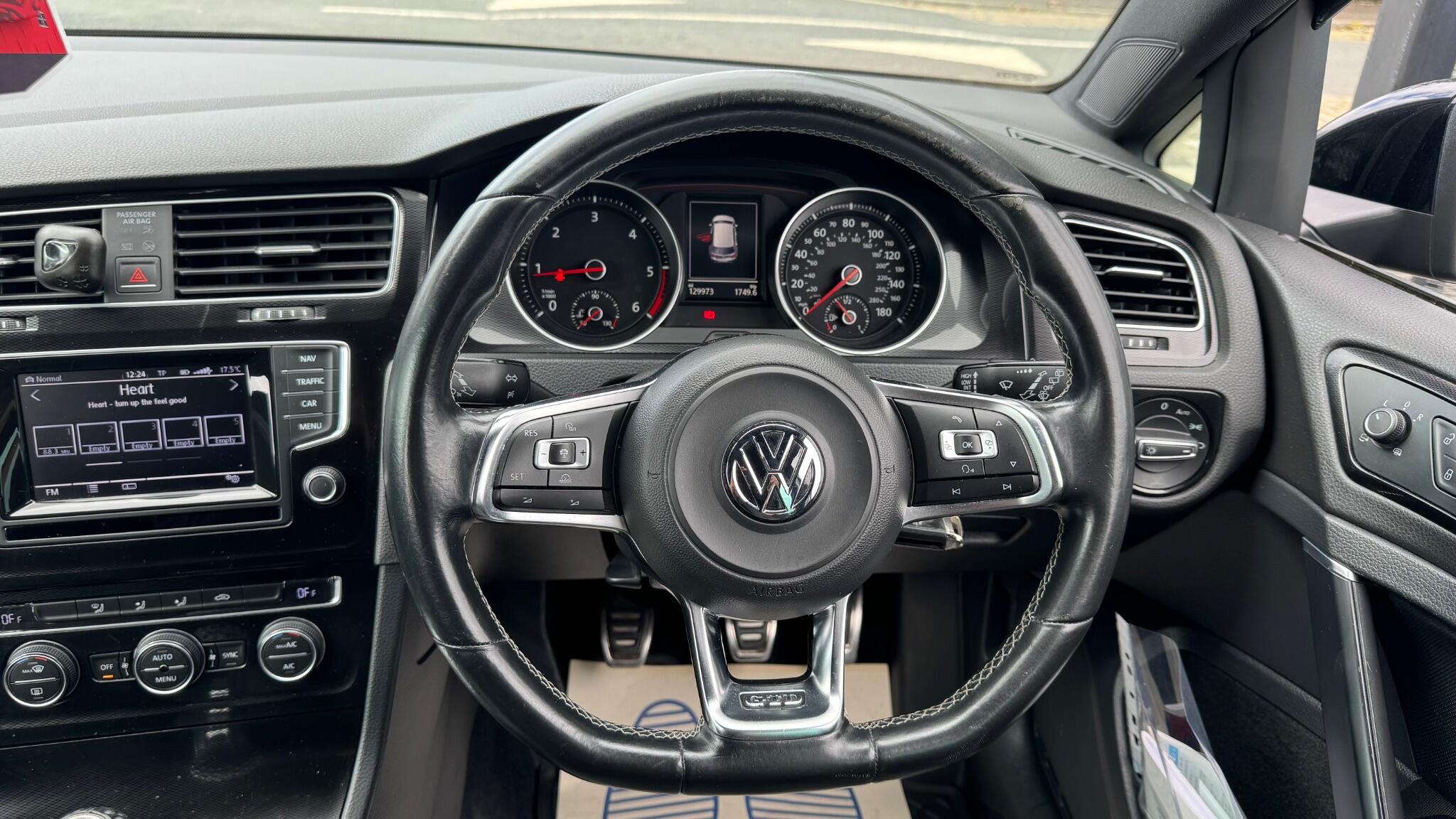 Volkswagen Golf - Image 25
