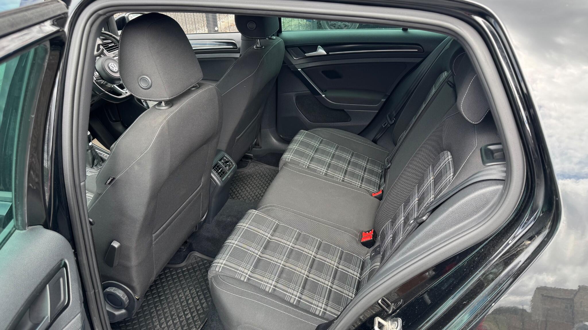 Volkswagen Golf - Image 26