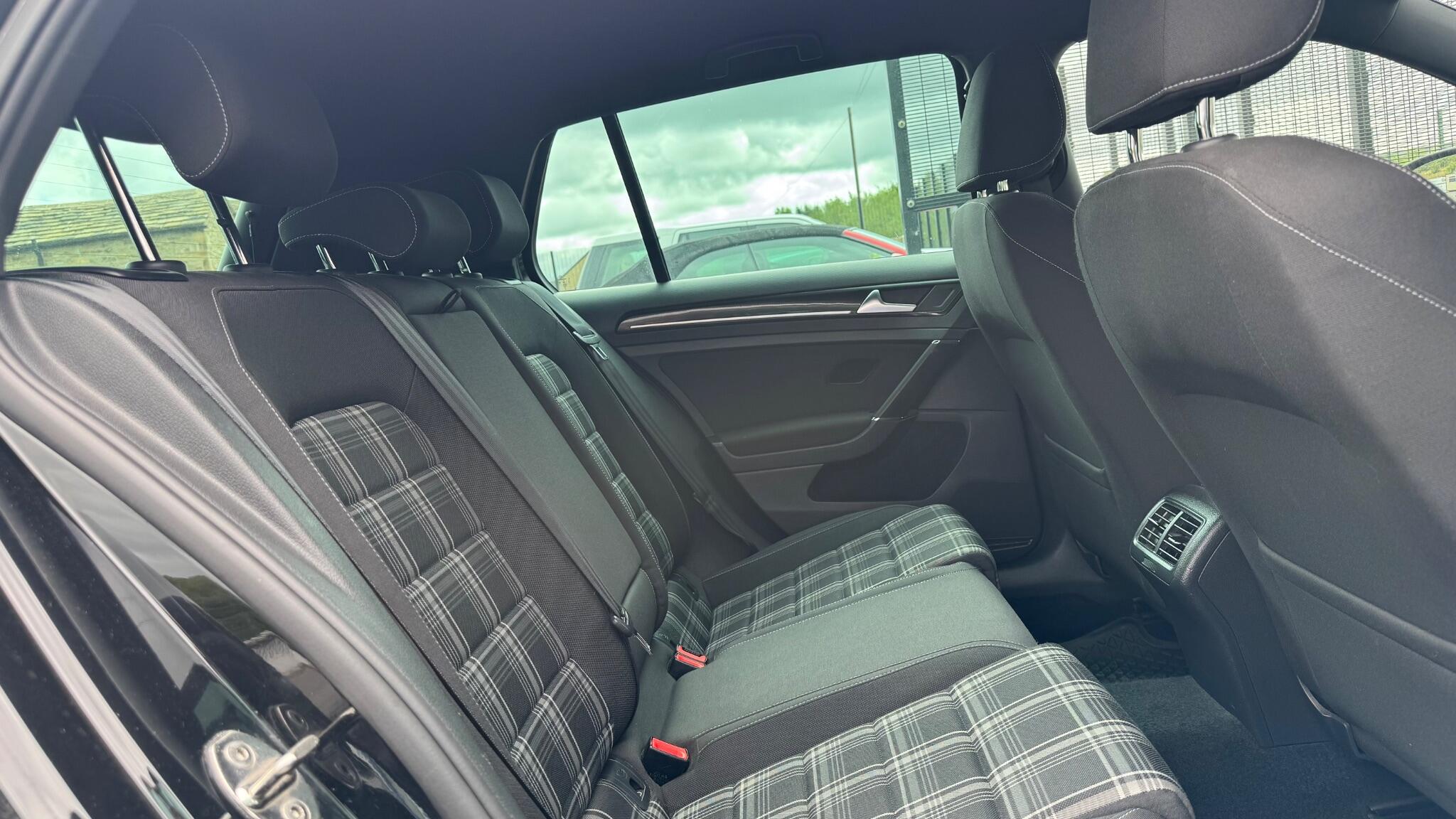 Volkswagen Golf - Image 29