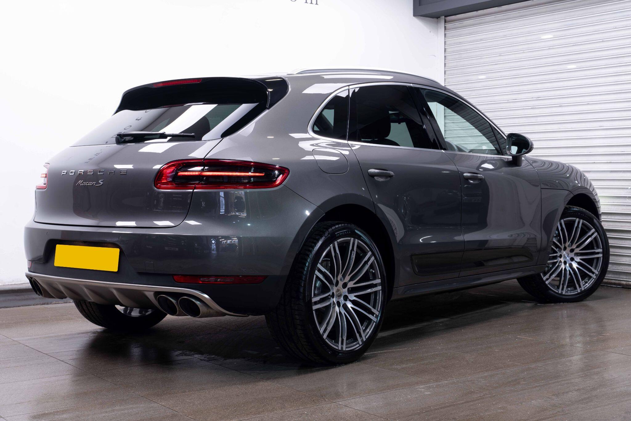 Porsche Macan - Image 2