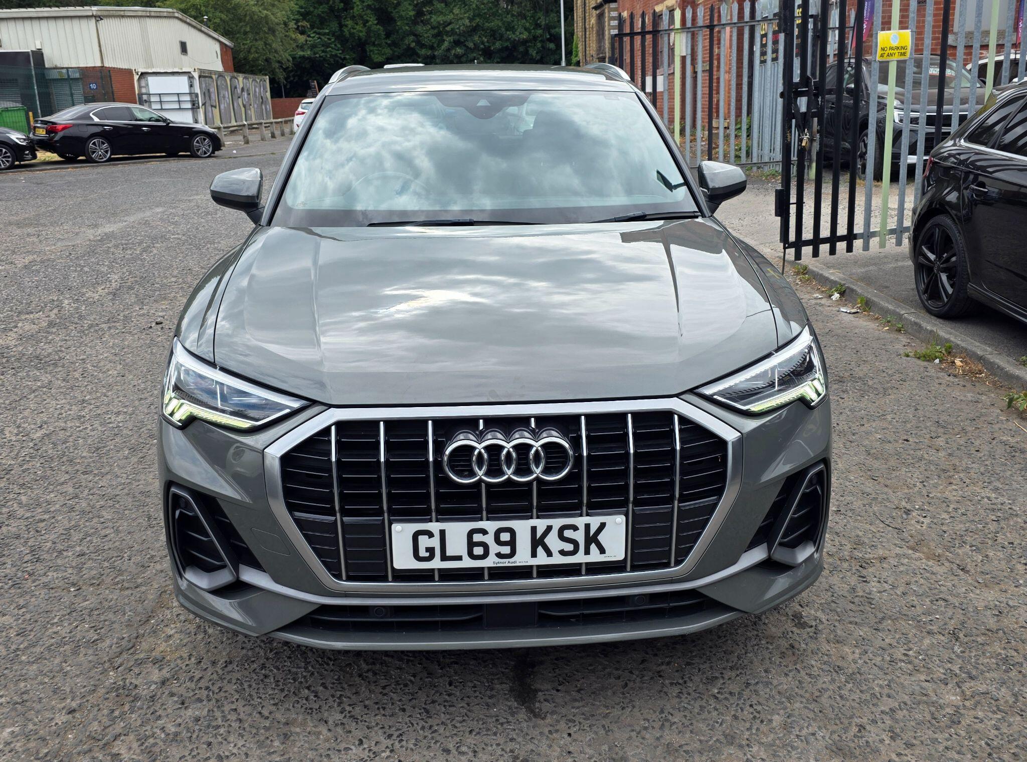 Audi Q3 - Image 3