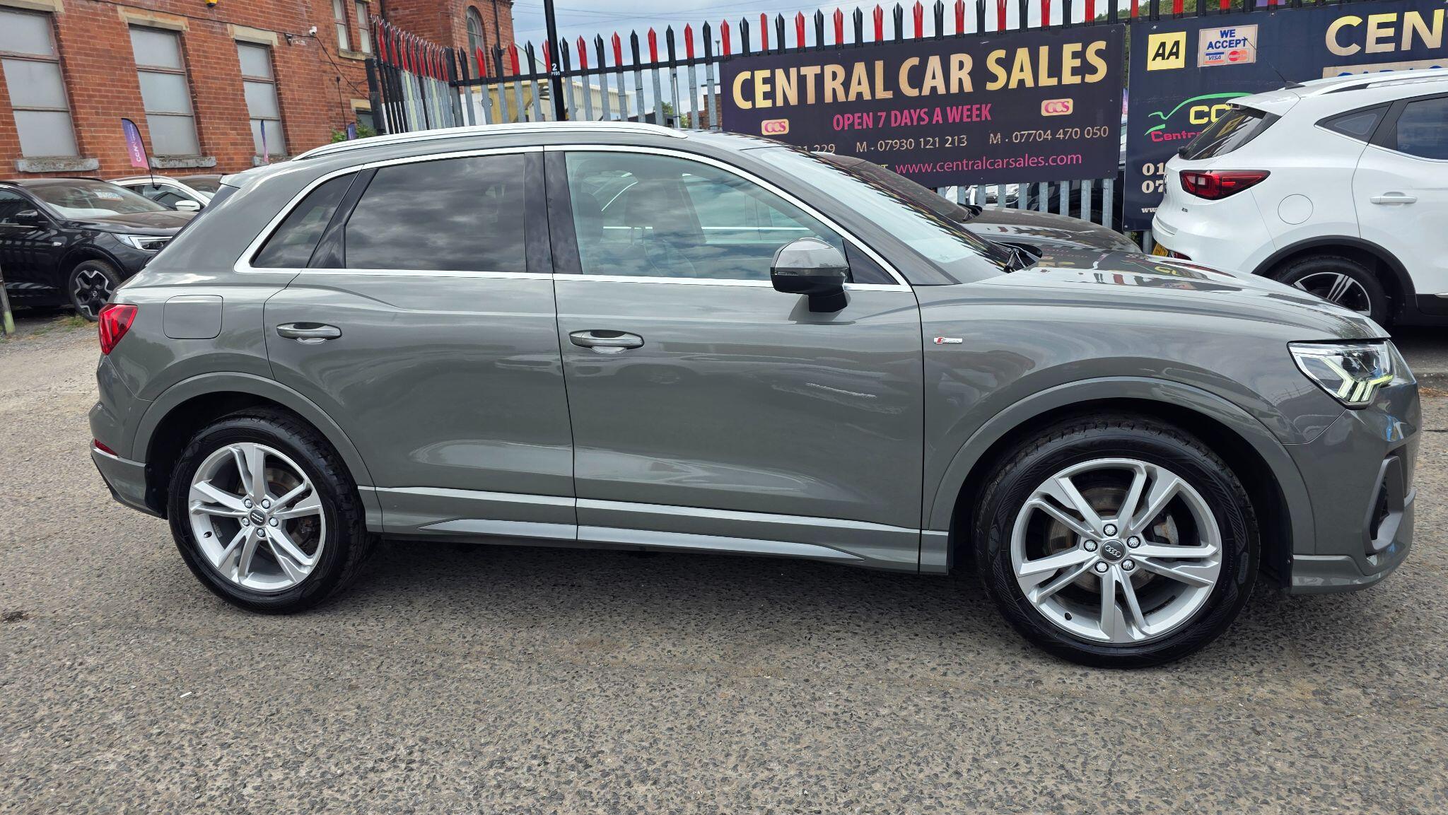 Audi Q3 - Image 6