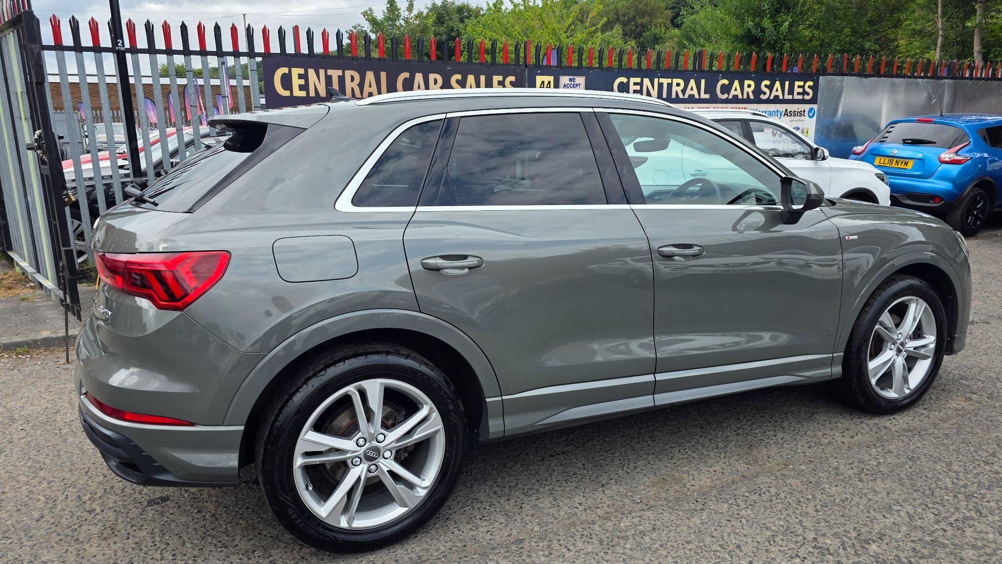 Audi Q3 - Image 9