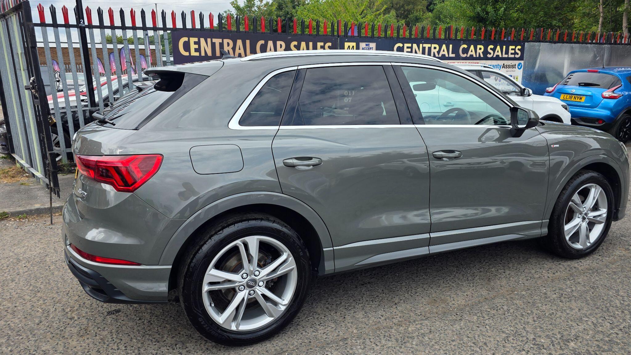 Audi Q3 - Image 10