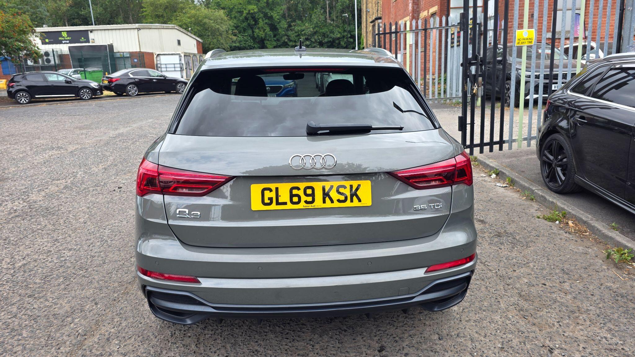 Audi Q3 - Image 13
