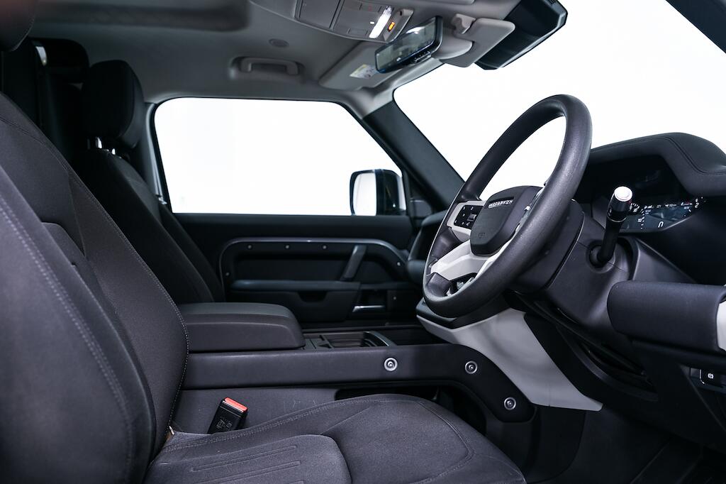 Land Rover Defender 90 - Image 11