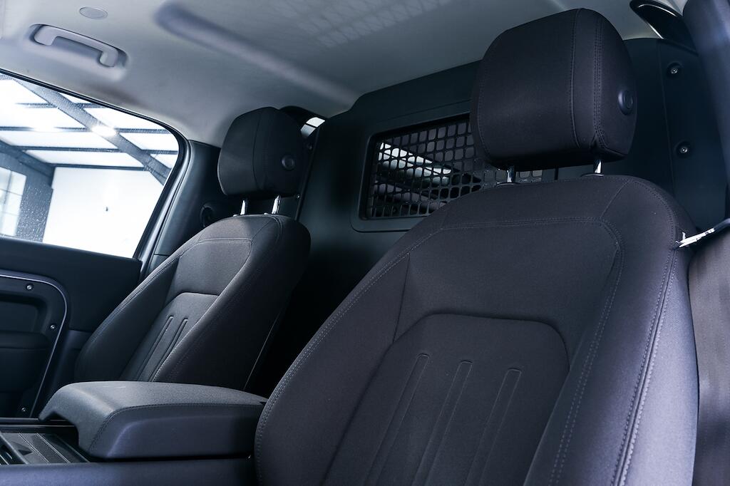 Land Rover Defender 90 - Image 14