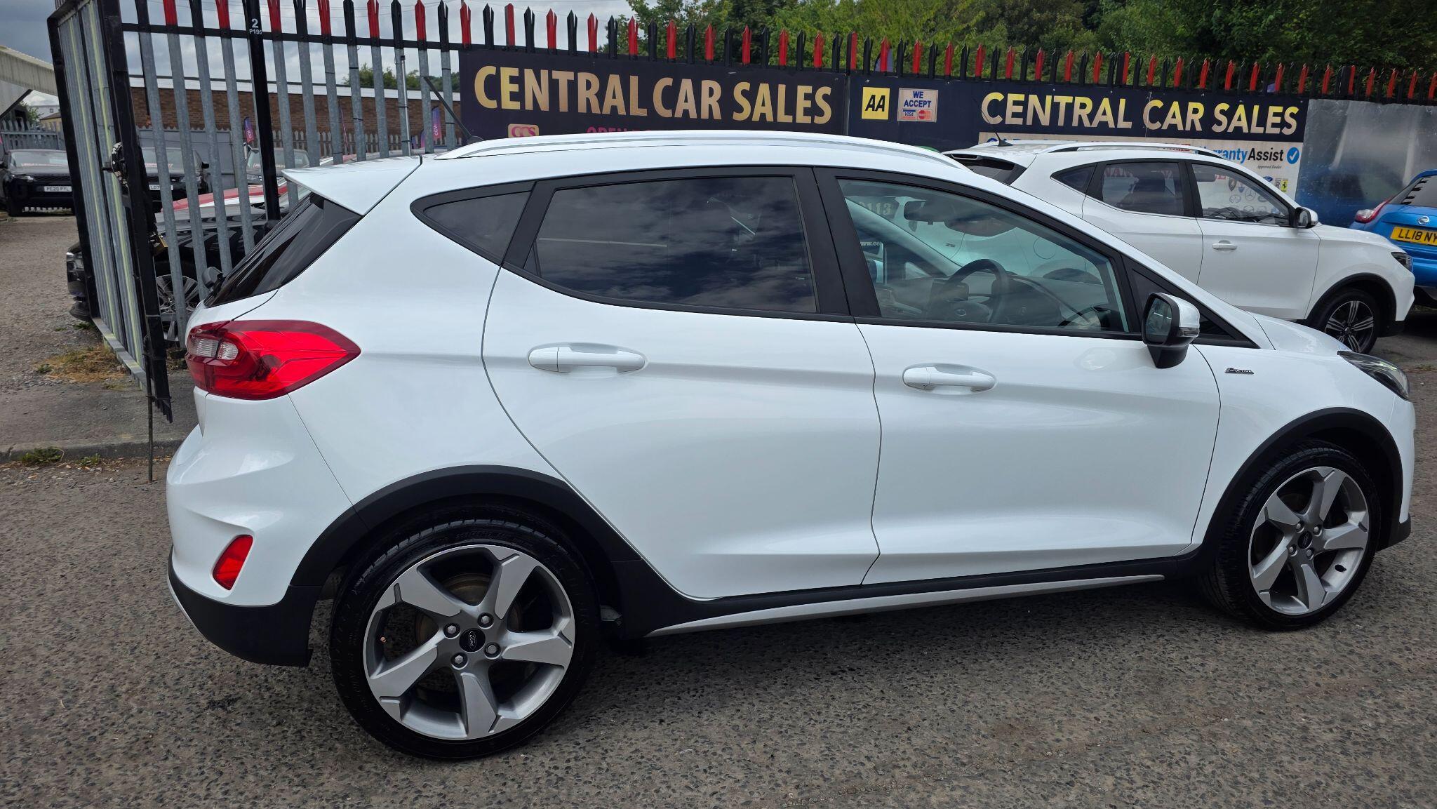 Ford Fiesta - Image 11