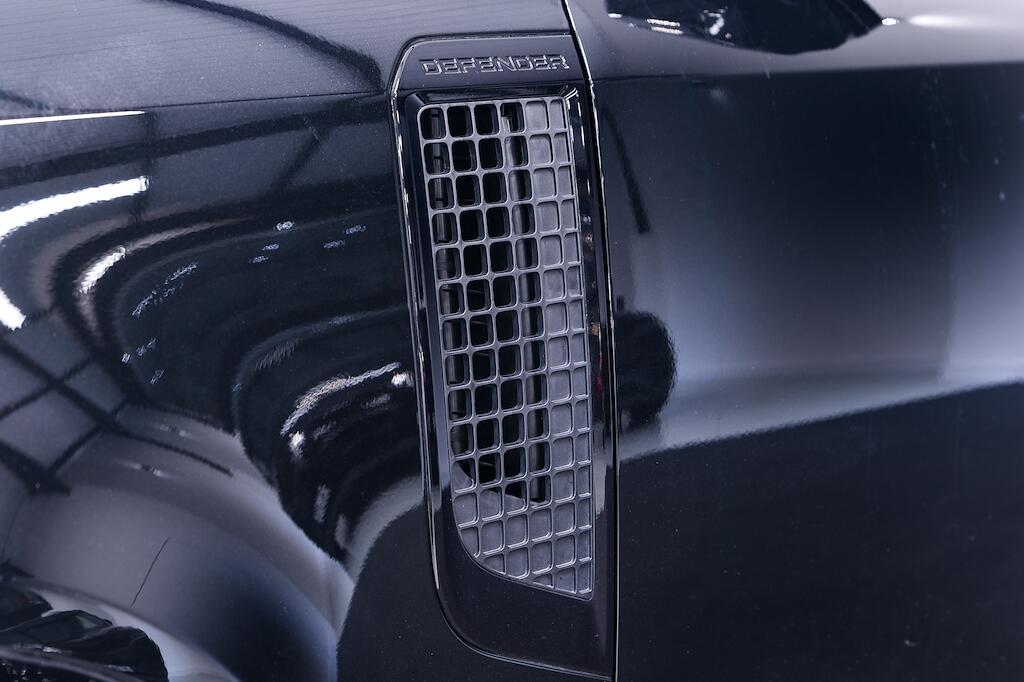 Land Rover Defender 110 - Image 8