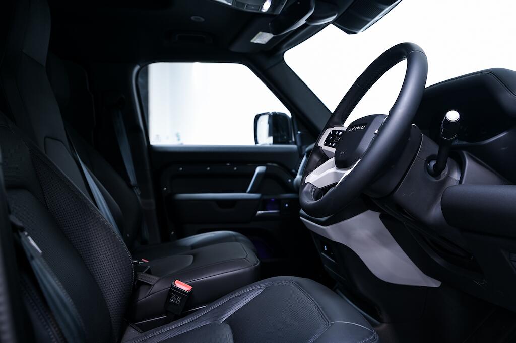 Land Rover Defender 110 - Image 9