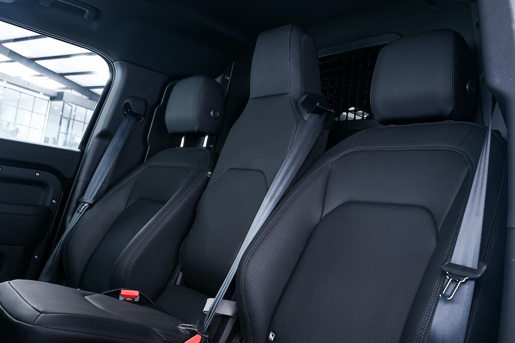 Land Rover Defender 110 - Image 13
