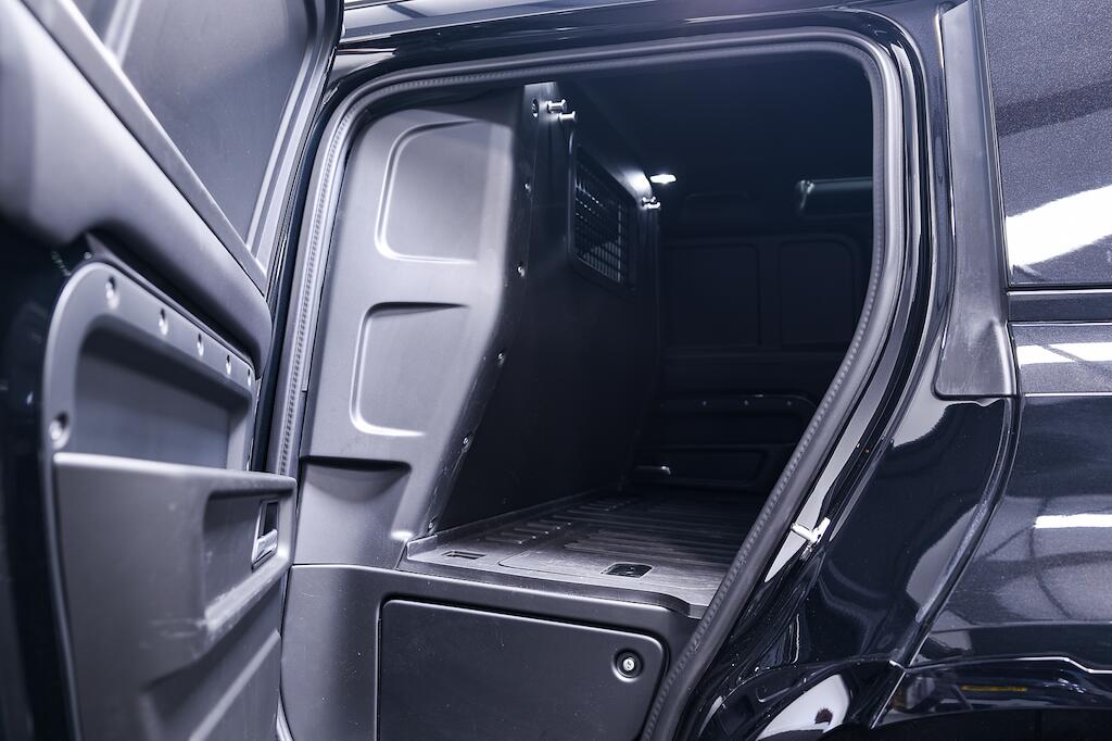 Land Rover Defender 110 - Image 14