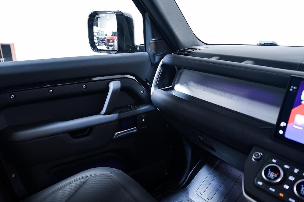 Land Rover Defender 110 - Image 15