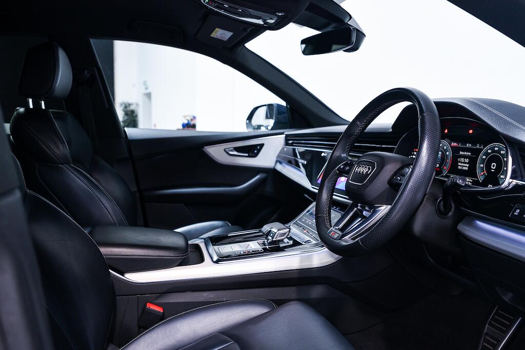 Audi Q8 - Image 9