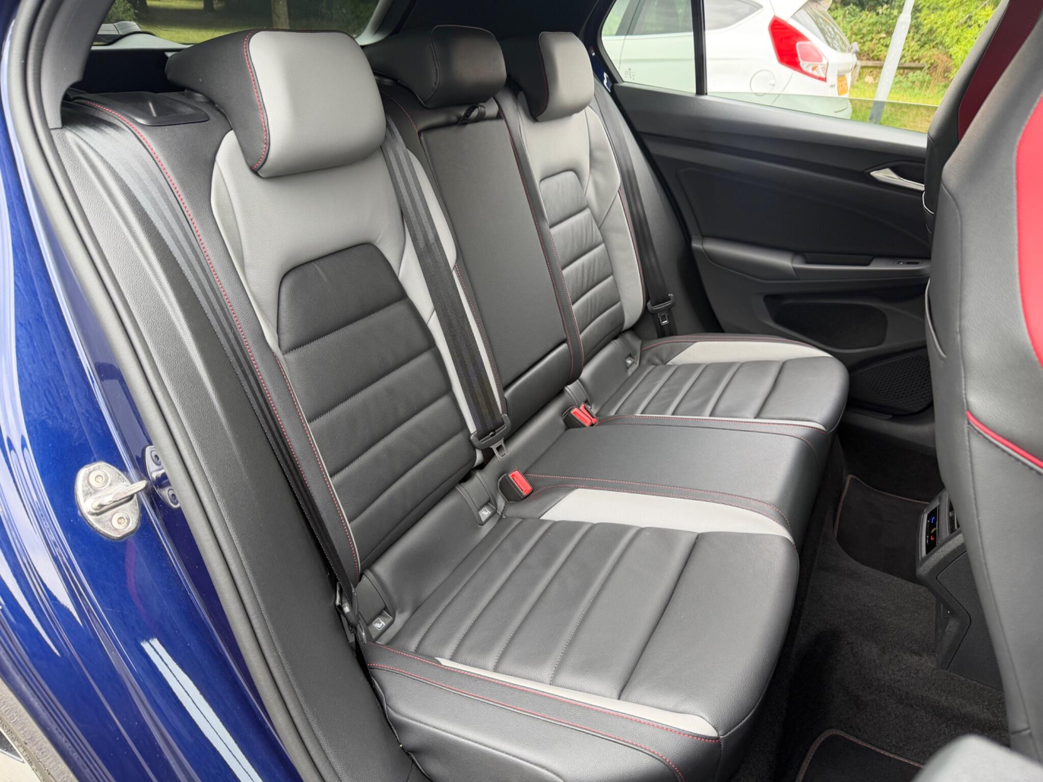 Volkswagen Golf - Image 9