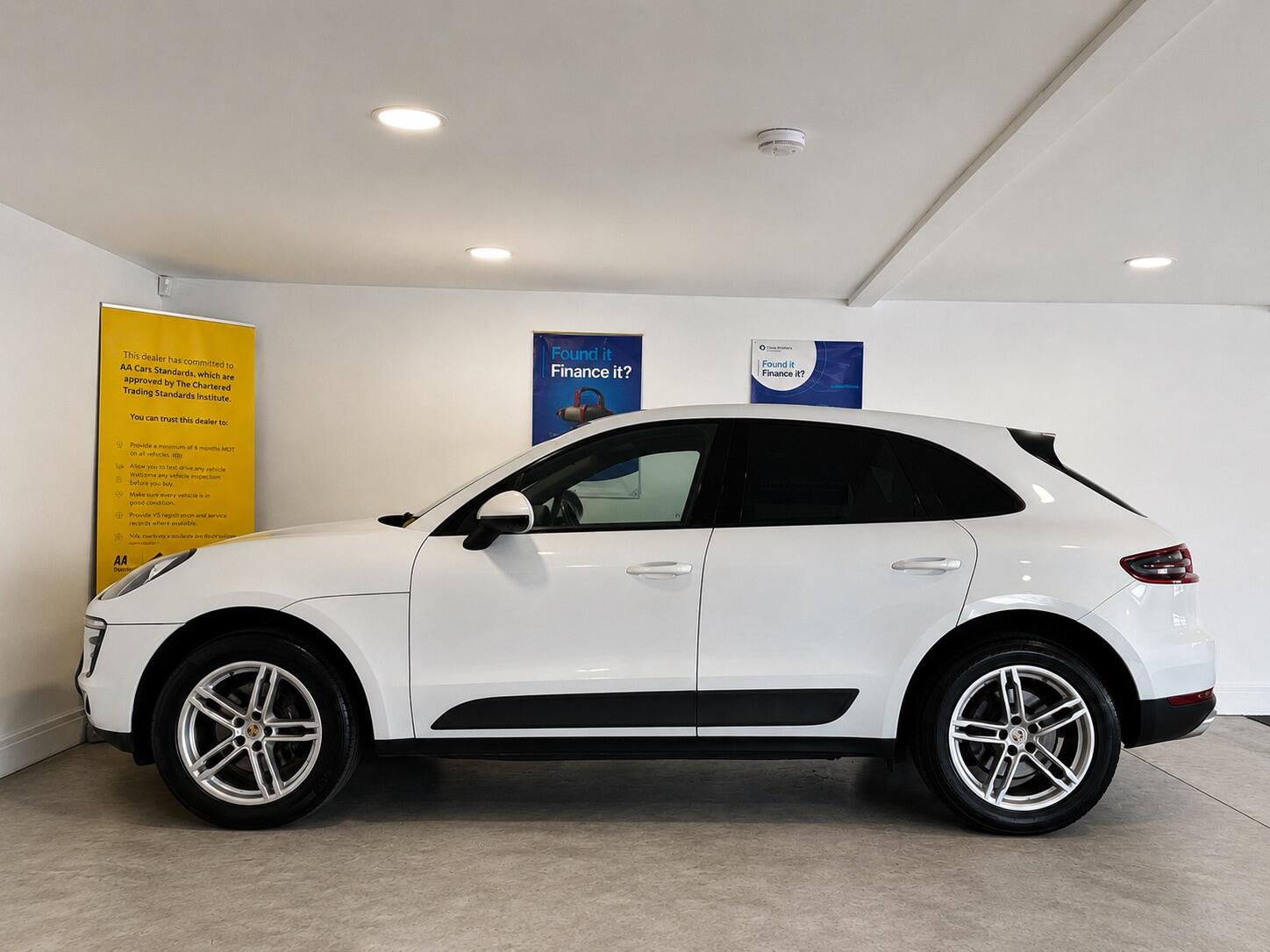 Porsche Macan - Image 9