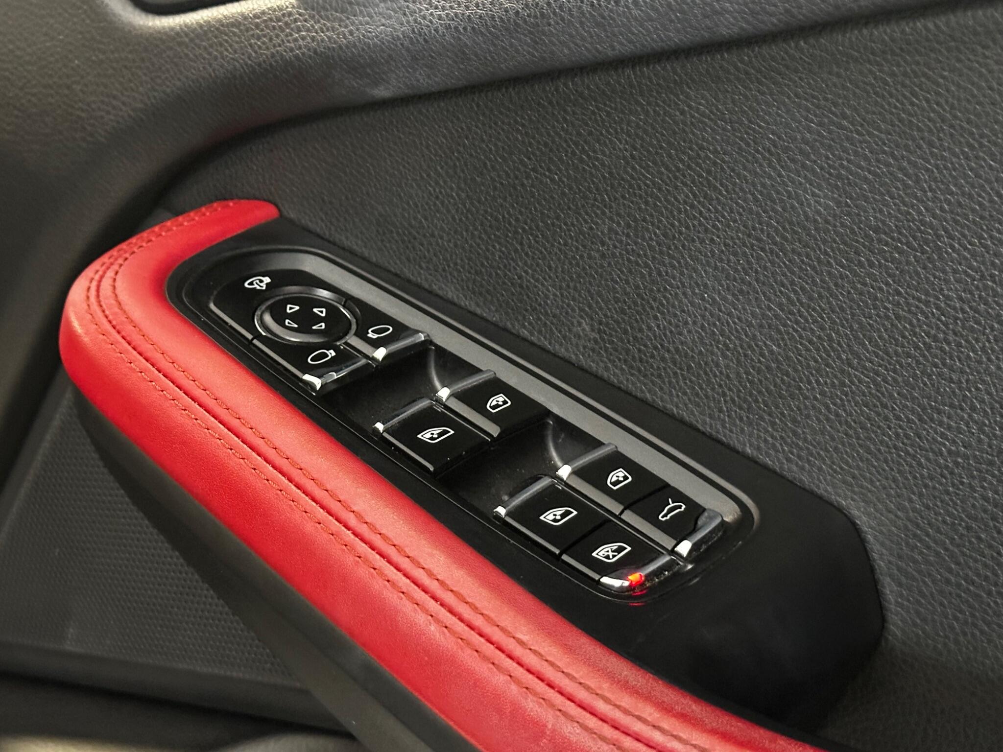 Porsche Macan - Image 13
