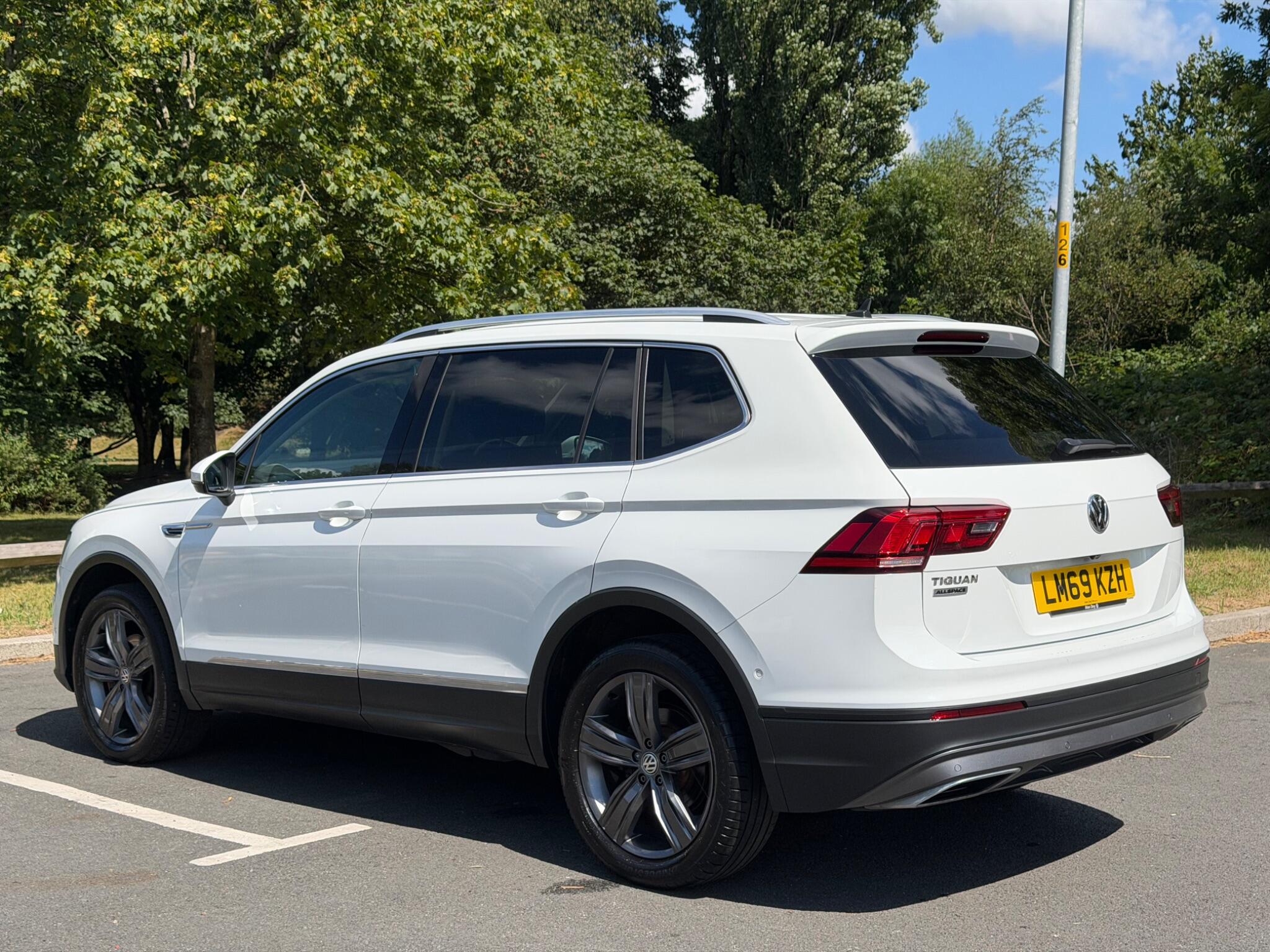Volkswagen Tiguan Allspace - Image 21