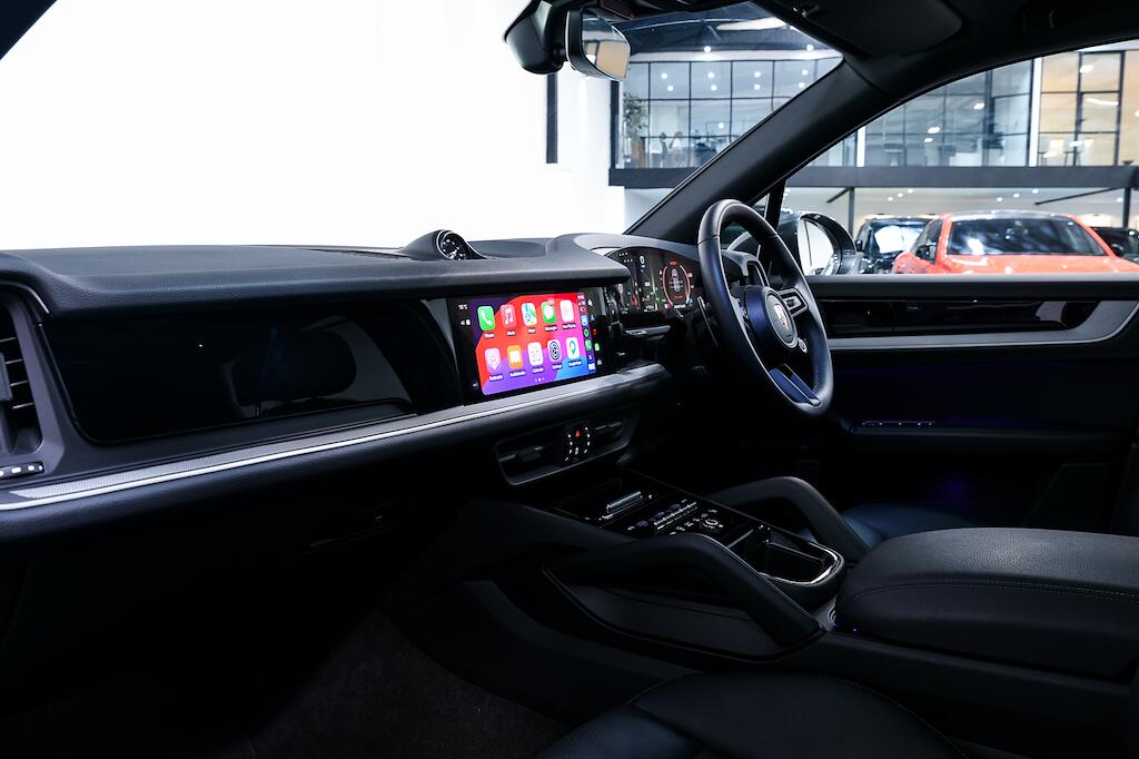 Porsche Cayenne - Image 13