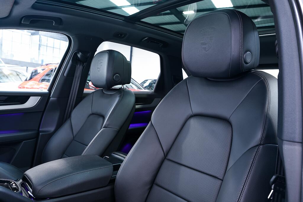 Porsche Cayenne - Image 14