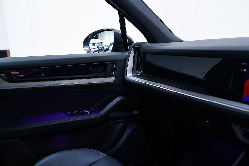 Porsche Cayenne - Image 16