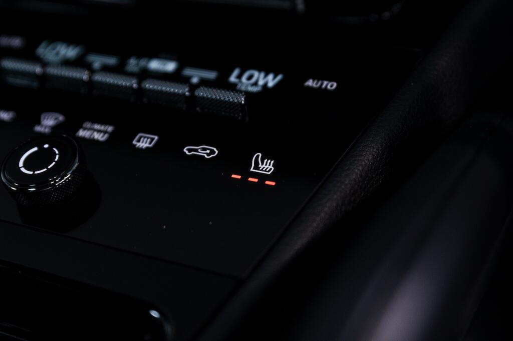 Porsche Cayenne - Image 18