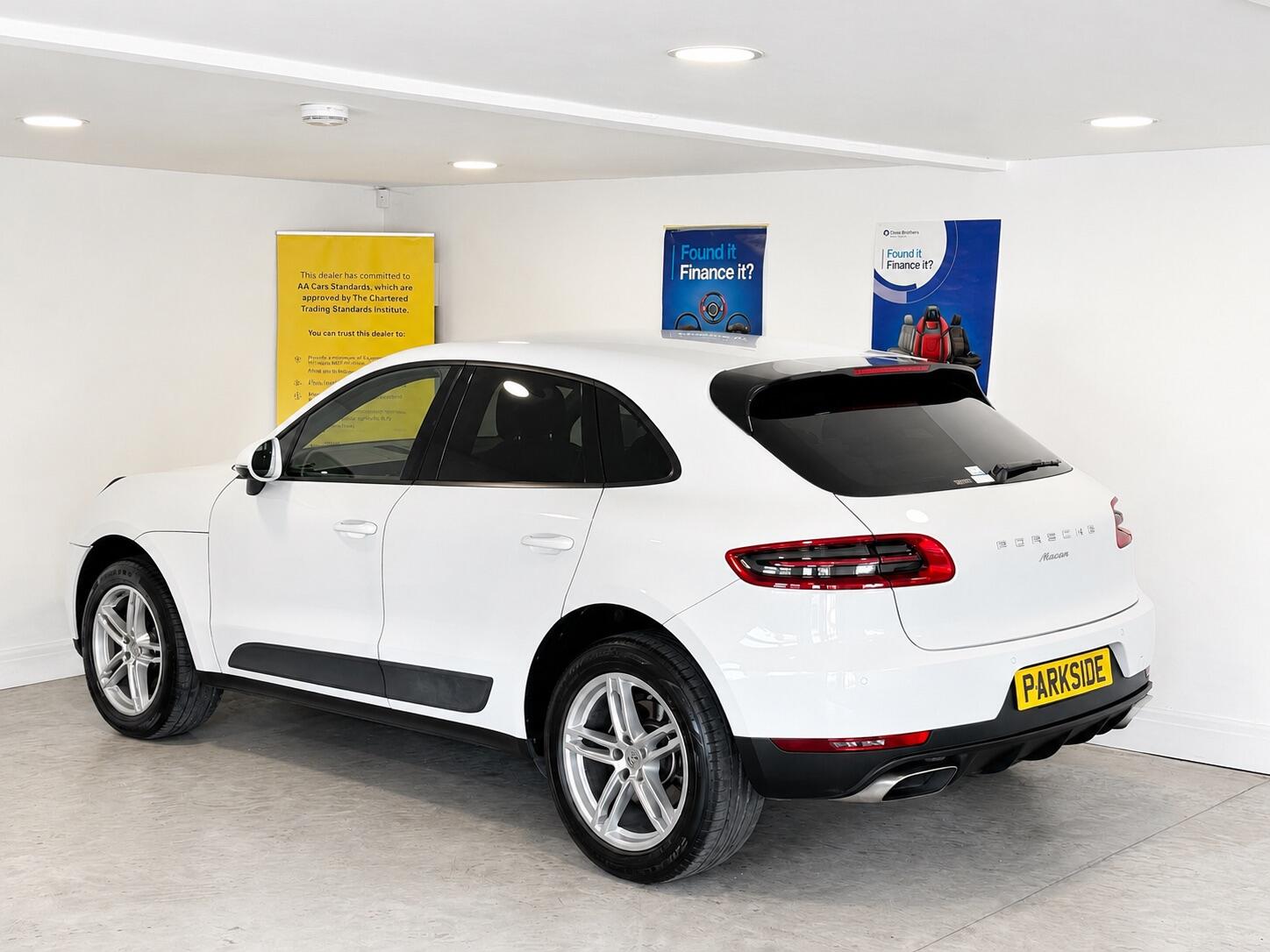 Porsche Macan - Image 4
