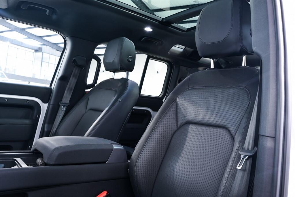 Land Rover Defender 110 - Image 17