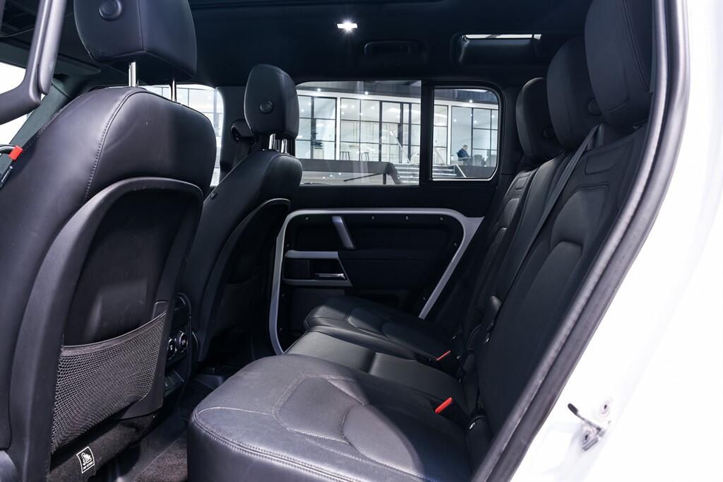 Land Rover Defender 110 - Image 18