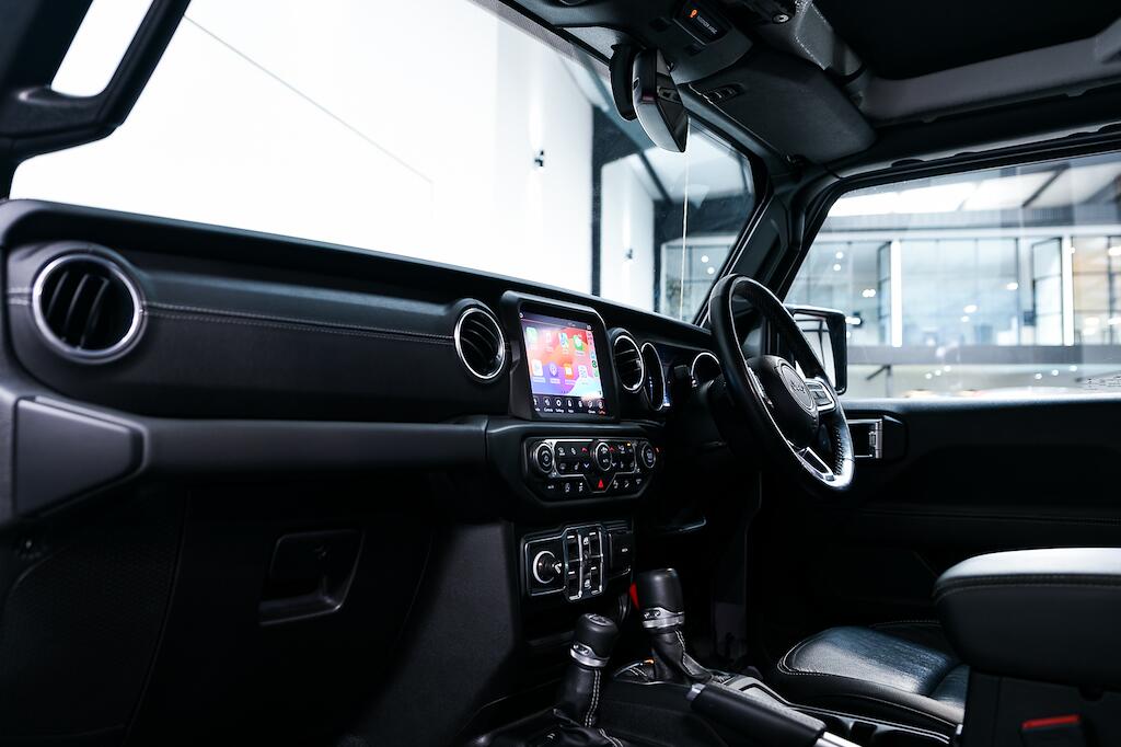 Jeep Wrangler - Image 11