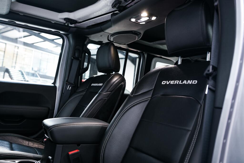 Jeep Wrangler - Image 12