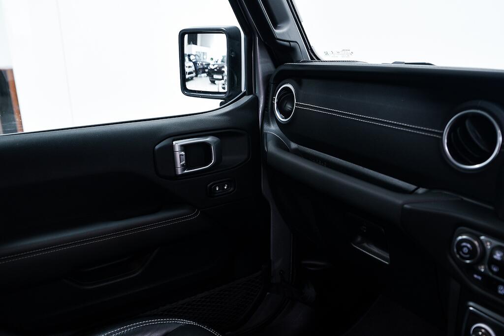 Jeep Wrangler - Image 14