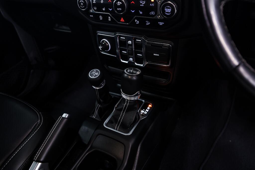 Jeep Wrangler - Image 15