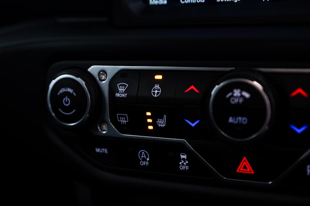 Jeep Wrangler - Image 18