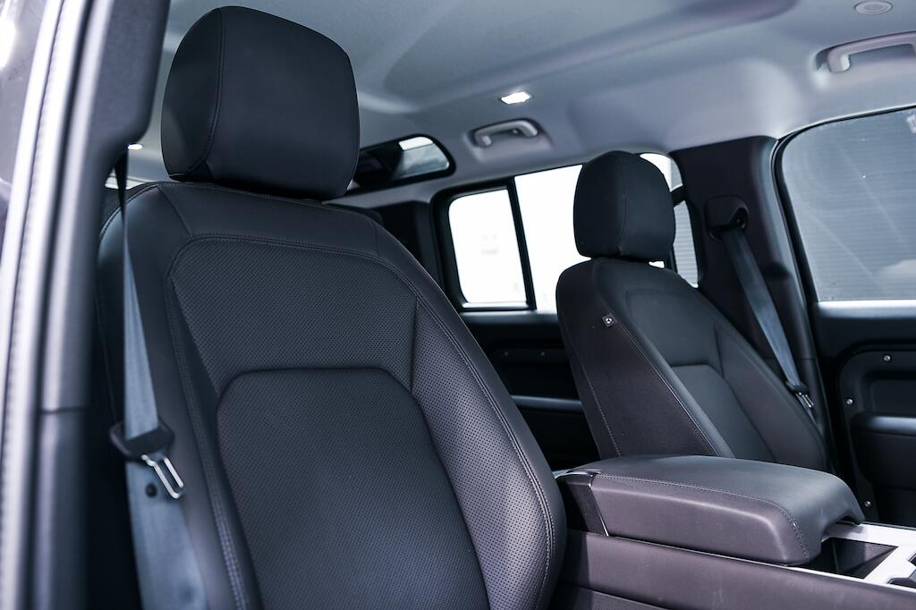 Land Rover Defender 110 - Image 10