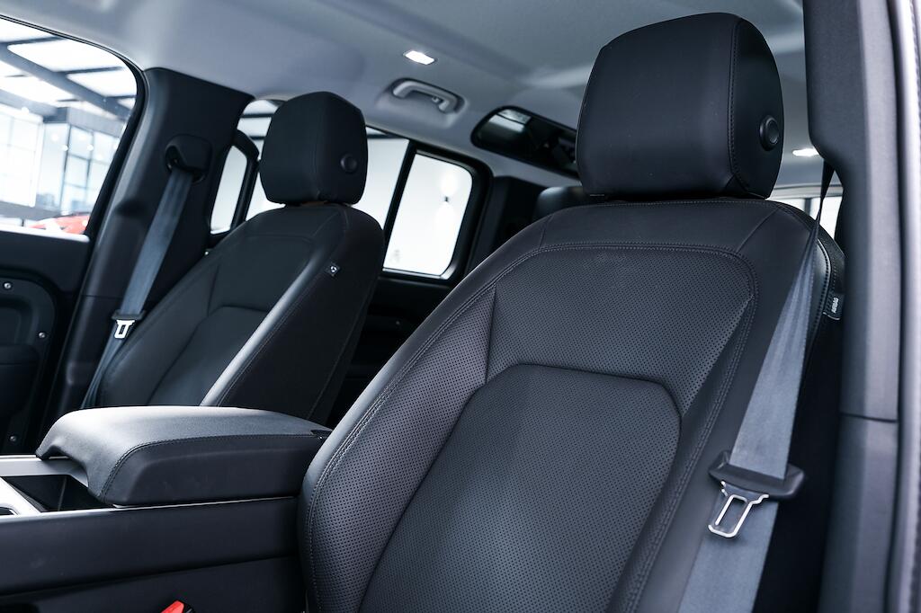 Land Rover Defender 110 - Image 12