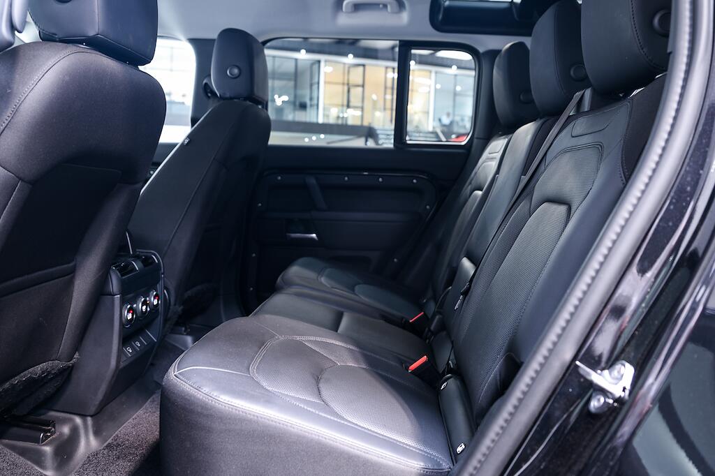 Land Rover Defender 110 - Image 13