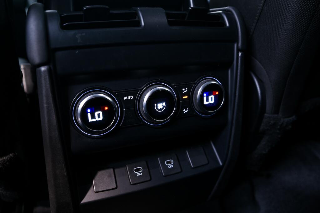 Land Rover Defender 110 - Image 15