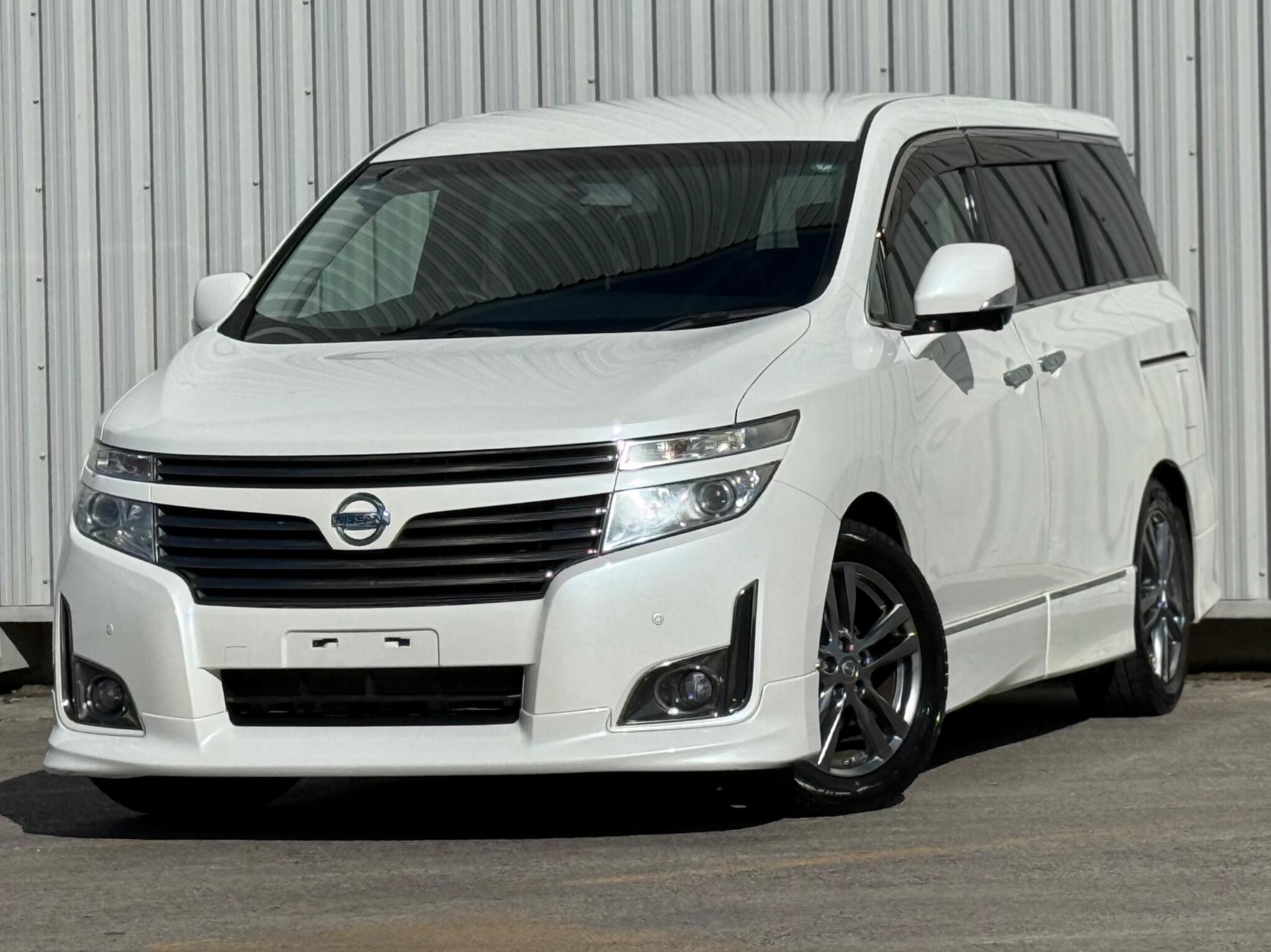 Nissan Elgrand - Image 4