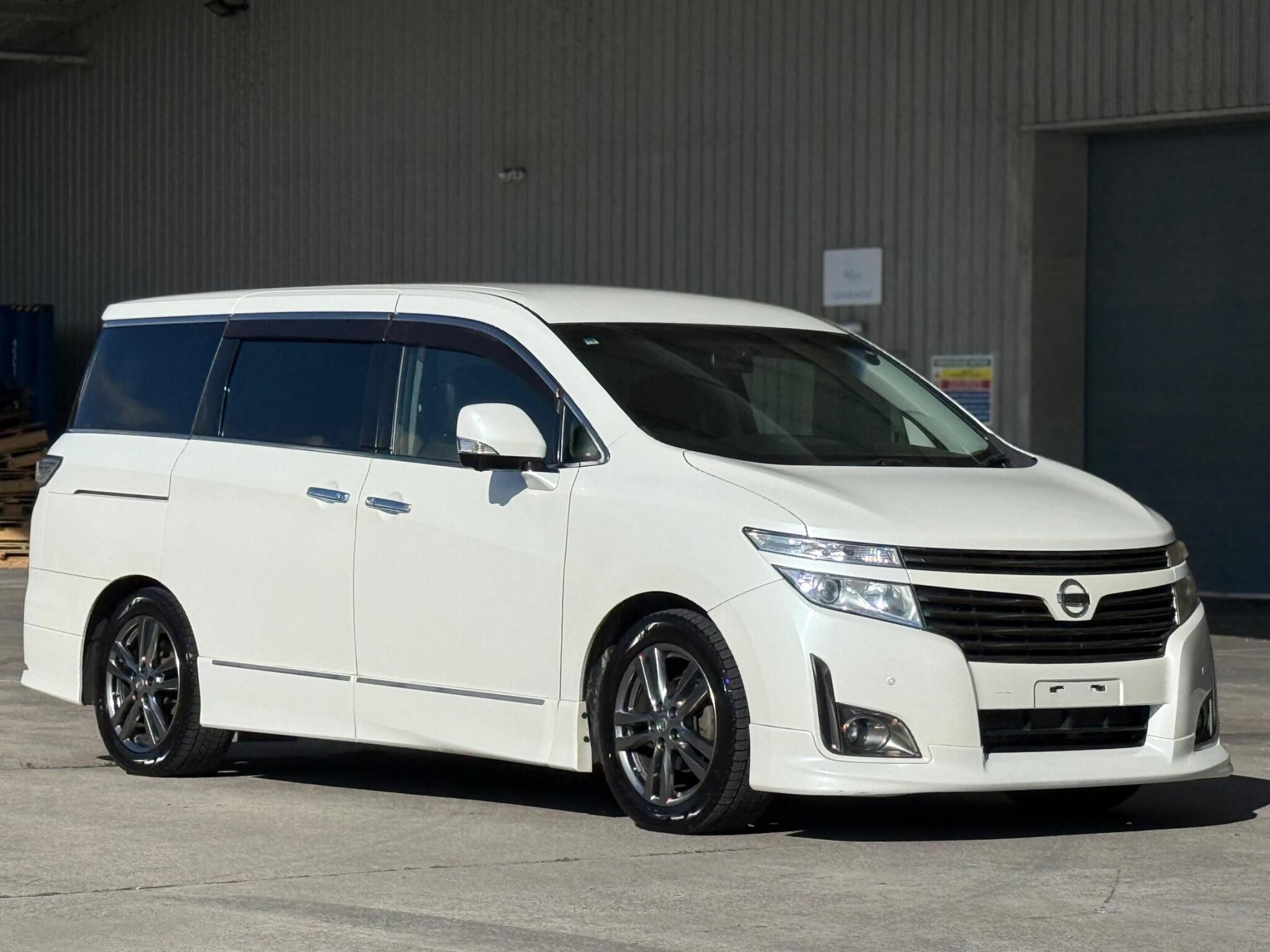 Nissan Elgrand - Image 8