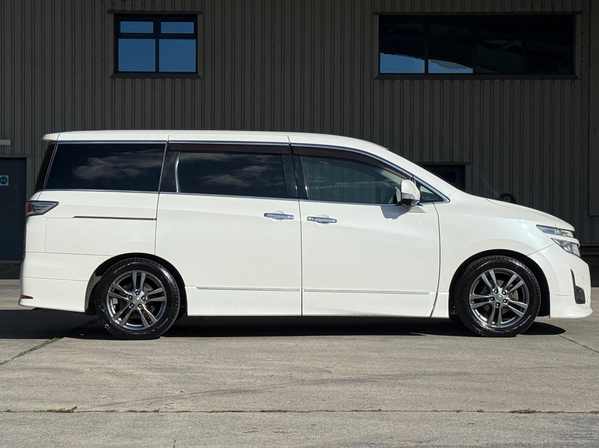 Nissan Elgrand - Image 9