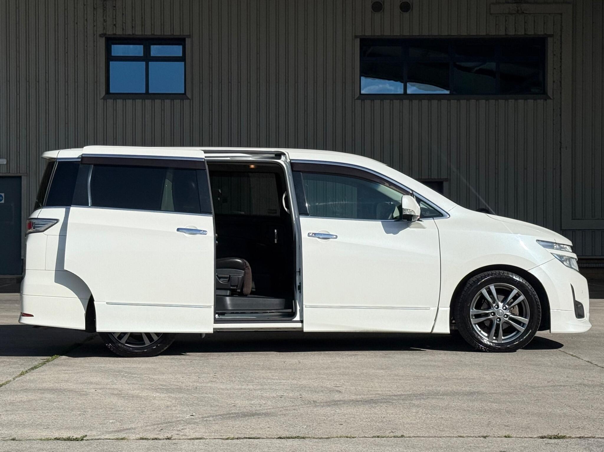 Nissan Elgrand - Image 10