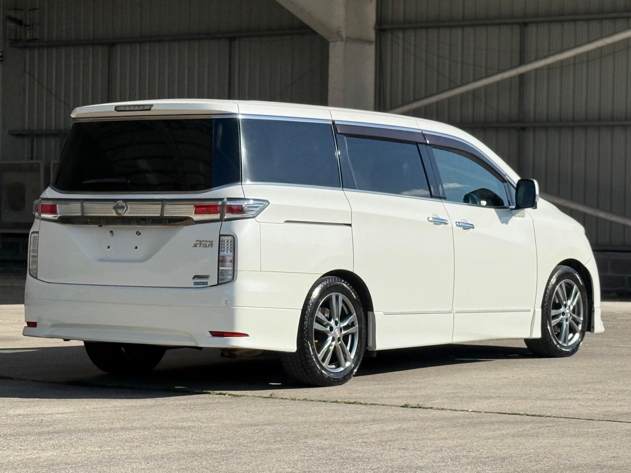 Nissan Elgrand - Image 11