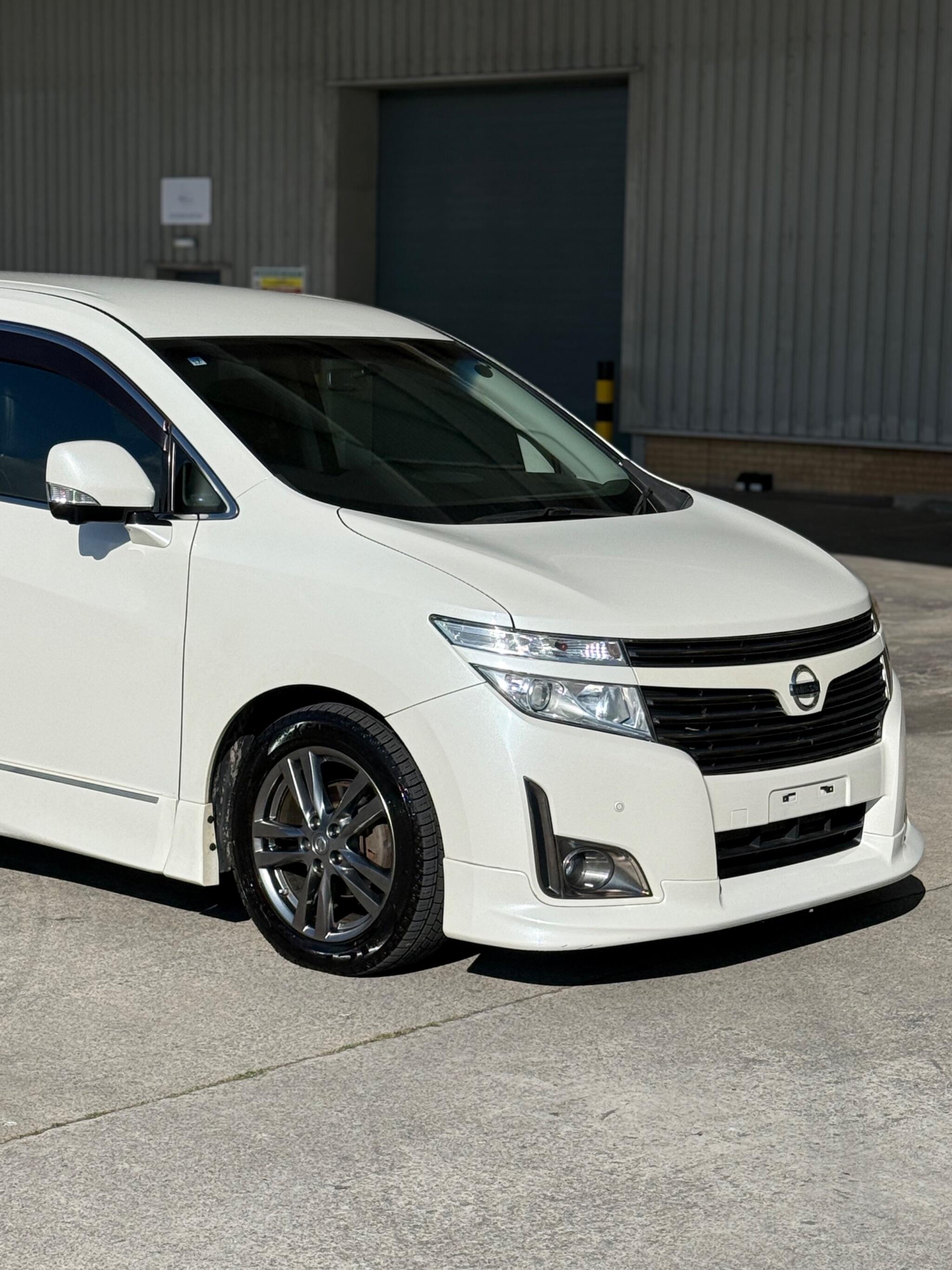 Nissan Elgrand - Image 13