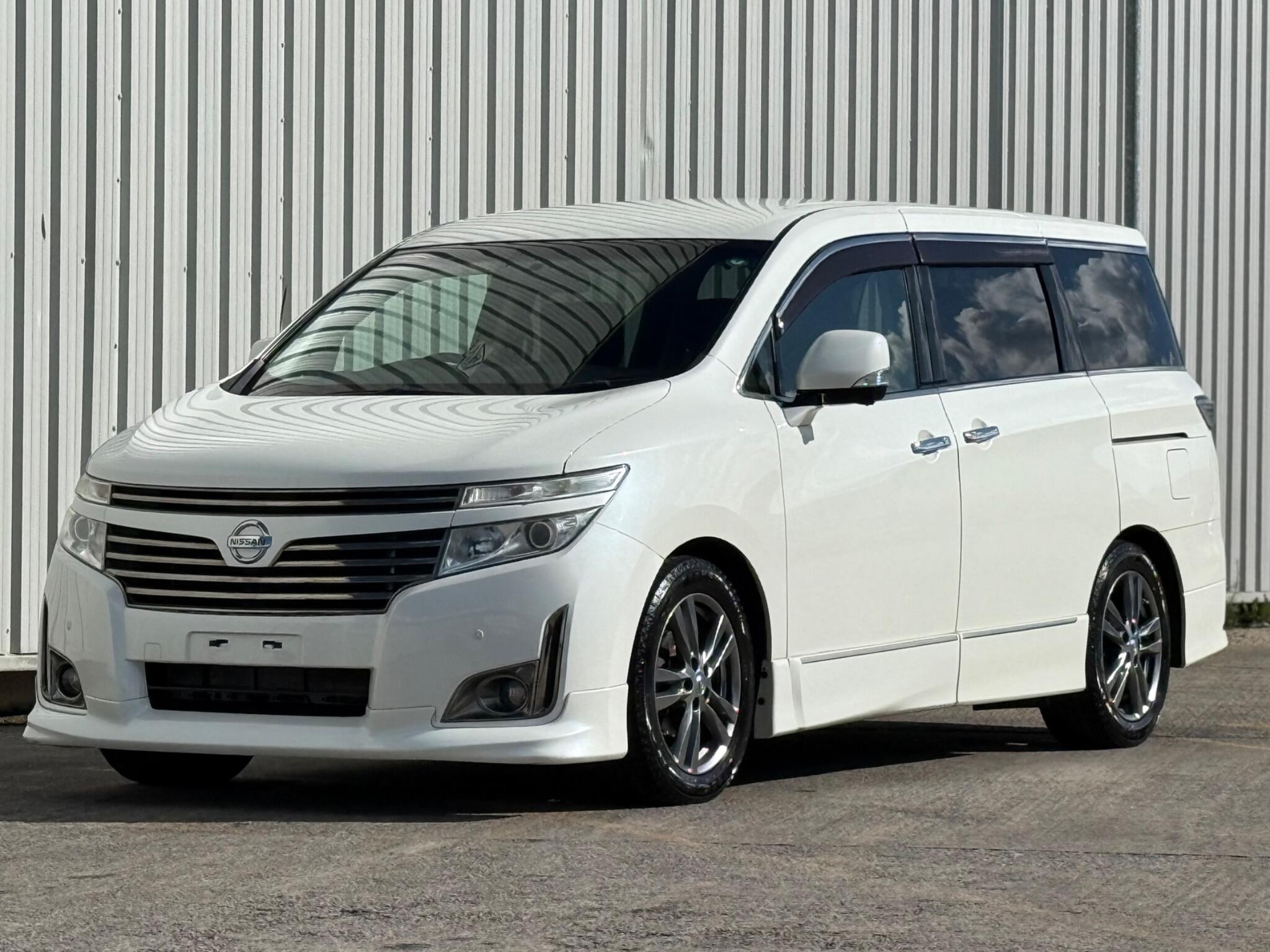Nissan Elgrand - Image 15