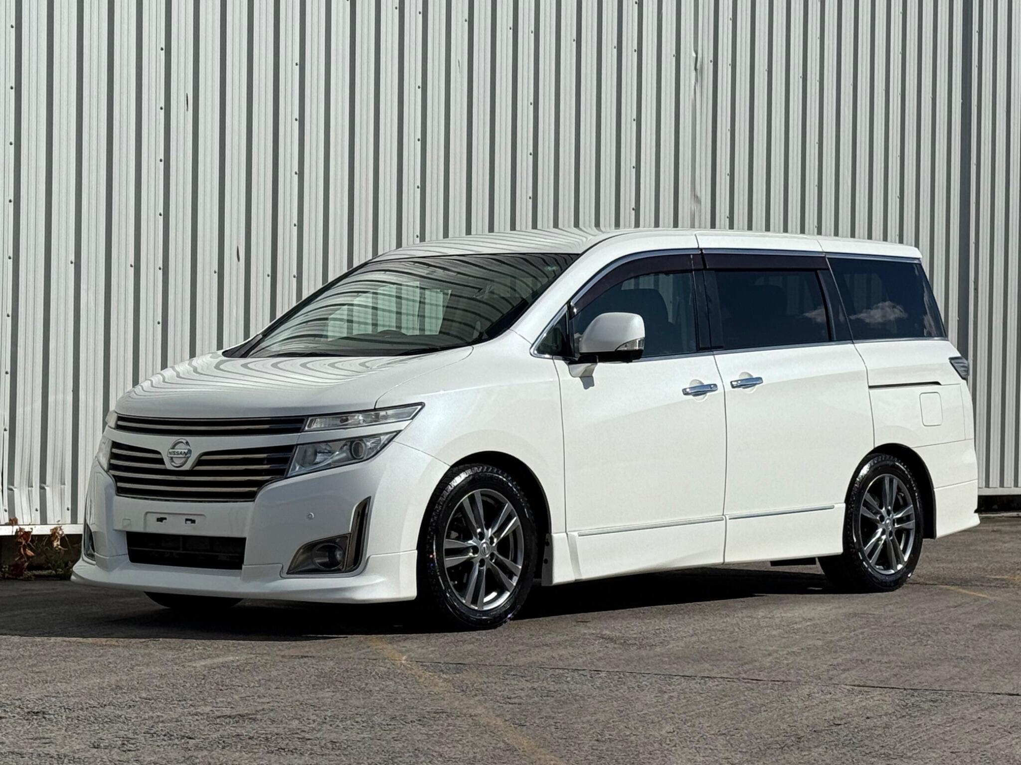 Nissan Elgrand - Image 16