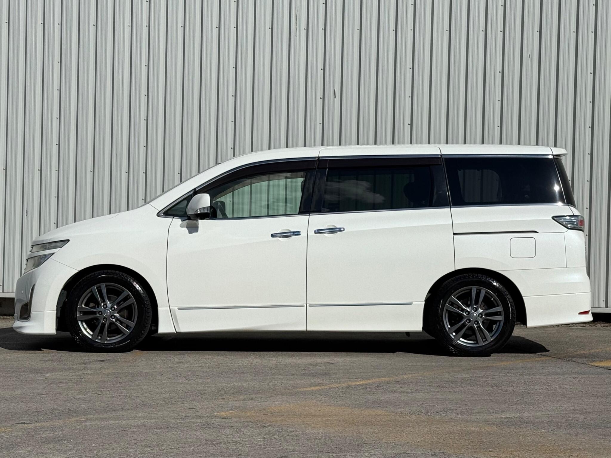 Nissan Elgrand - Image 17