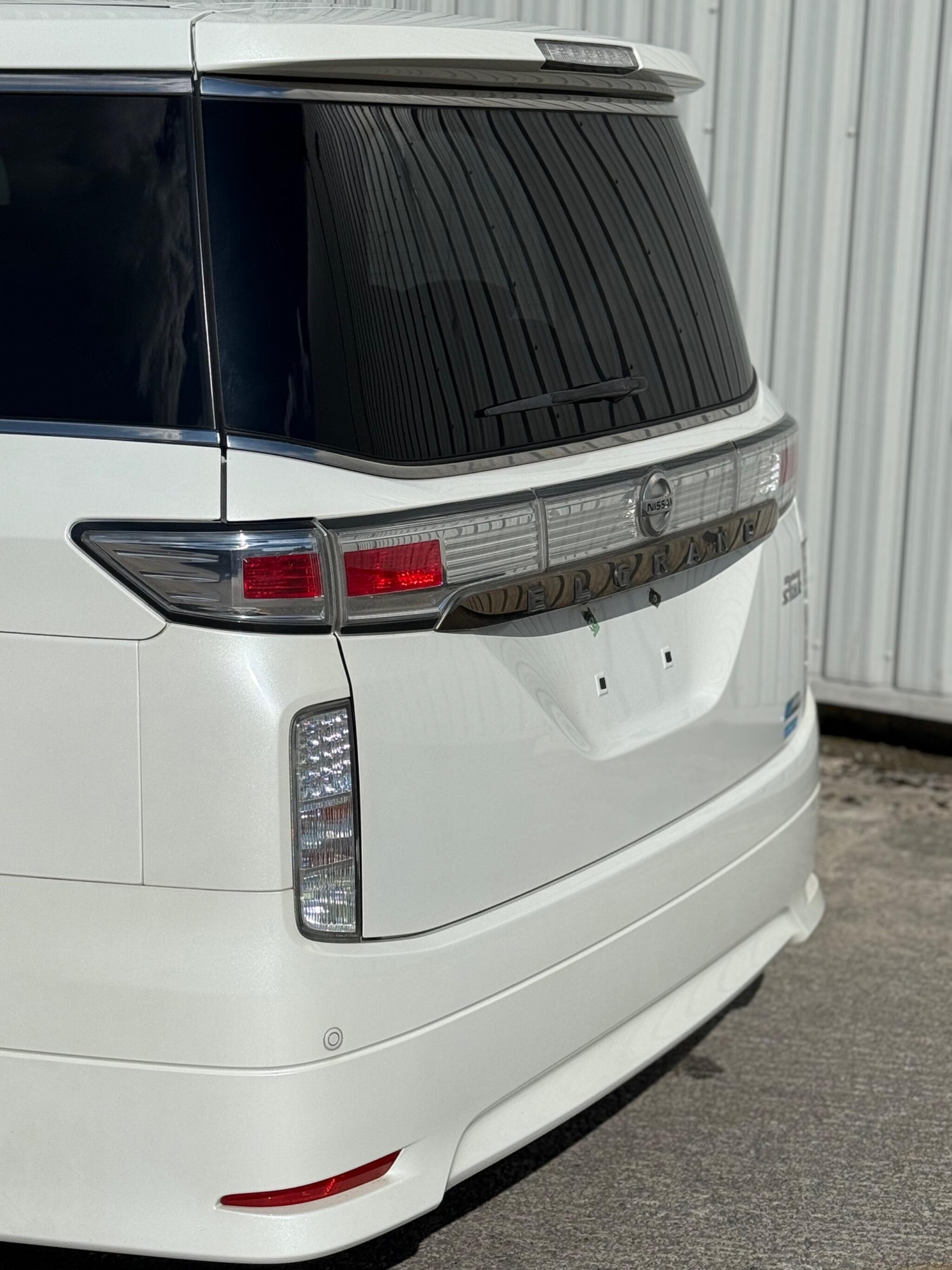 Nissan Elgrand - Image 19