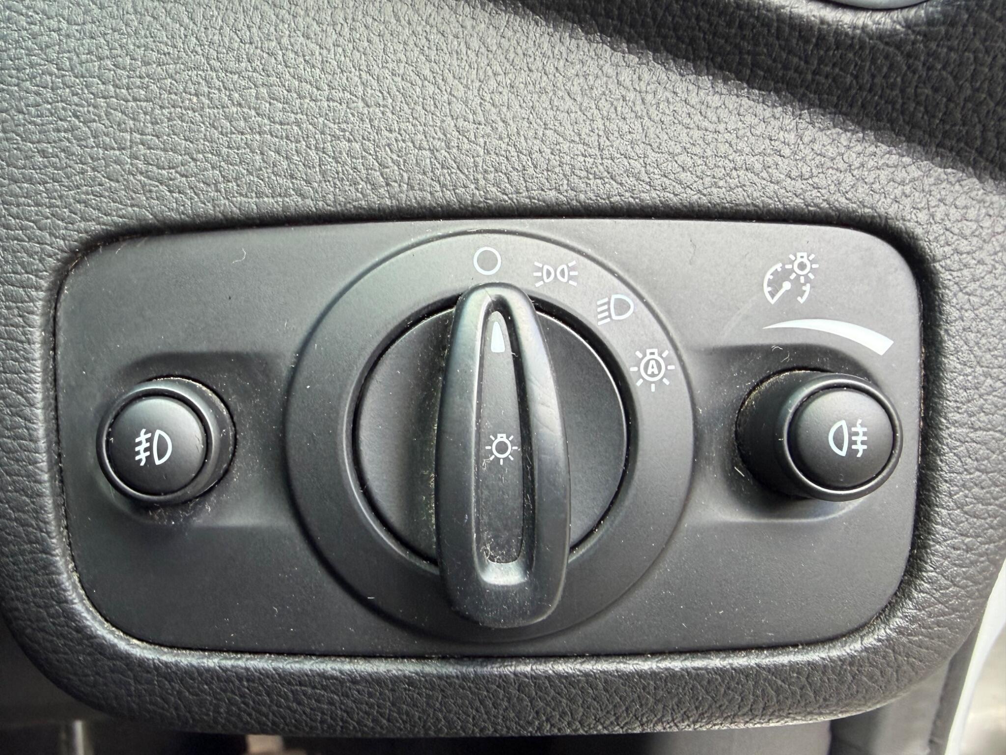 Ford Kuga - Image 33